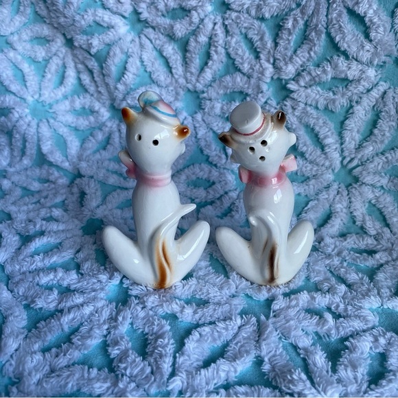 Vintage Salt & Pepper shaker set Anthropomorphic kitty cats with bows - Picture 5 of 9